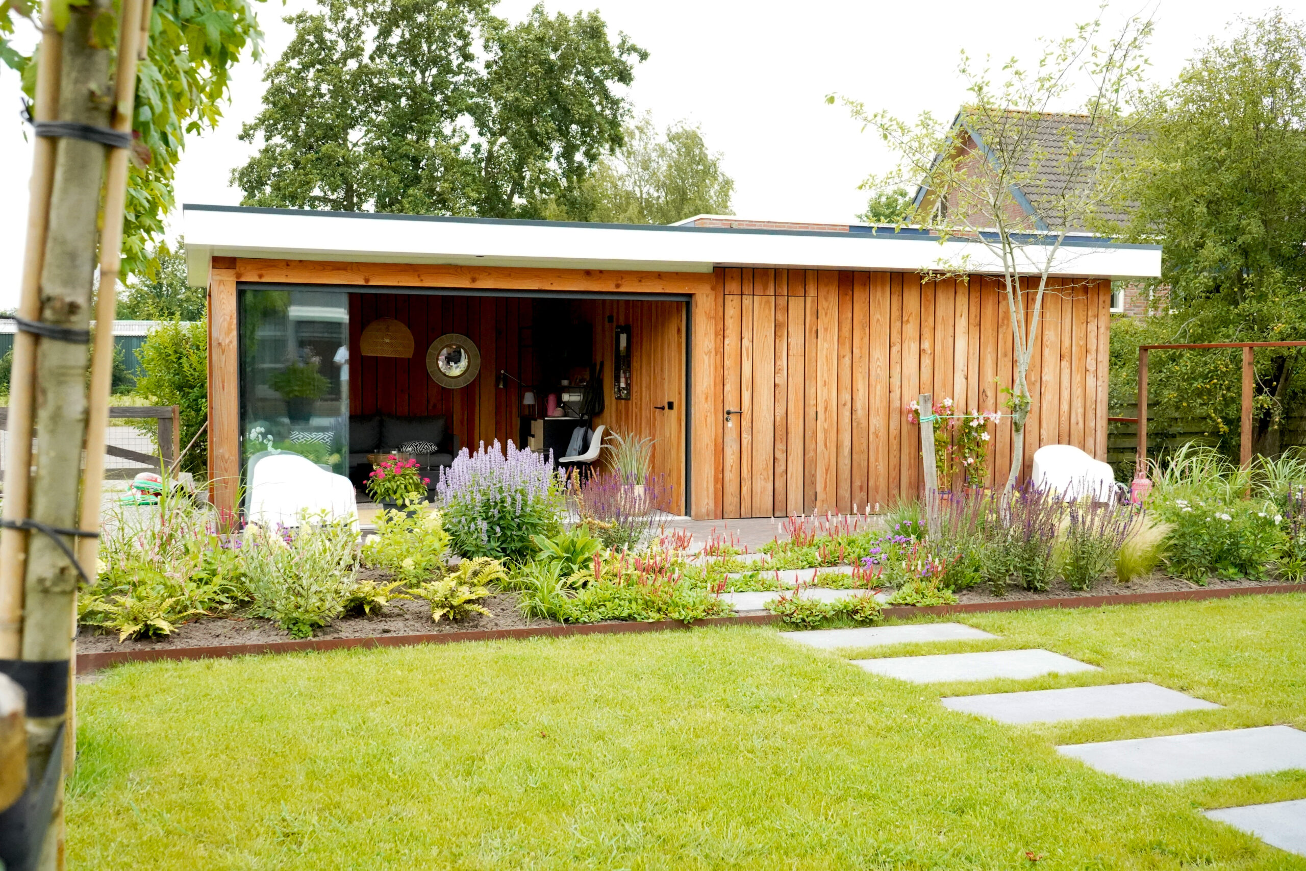 SFEERVOLLE TUIN IN DROGEHAM