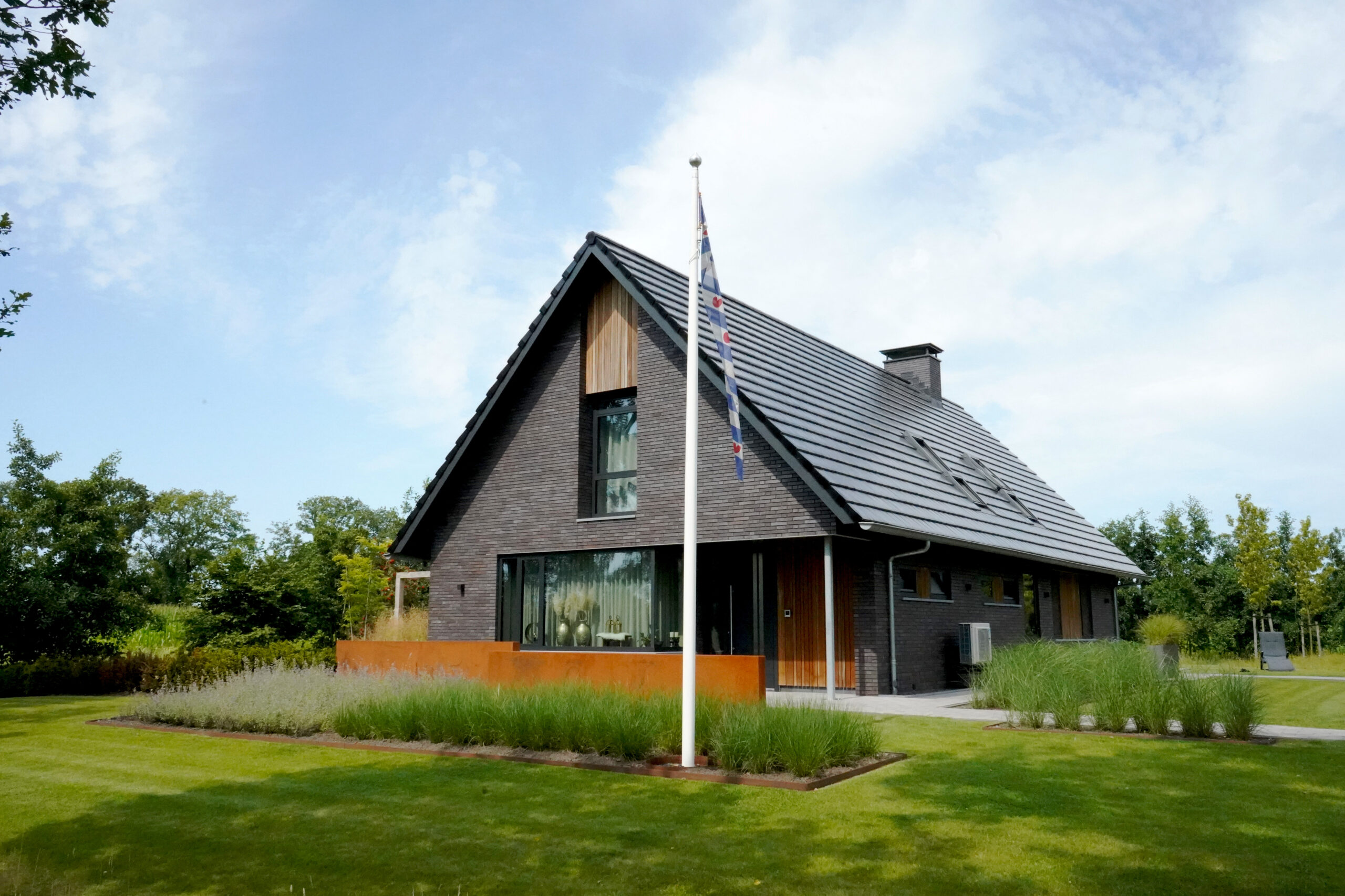 MODERN EN LANDELIJKE TUIN IN BOELENSLAAN