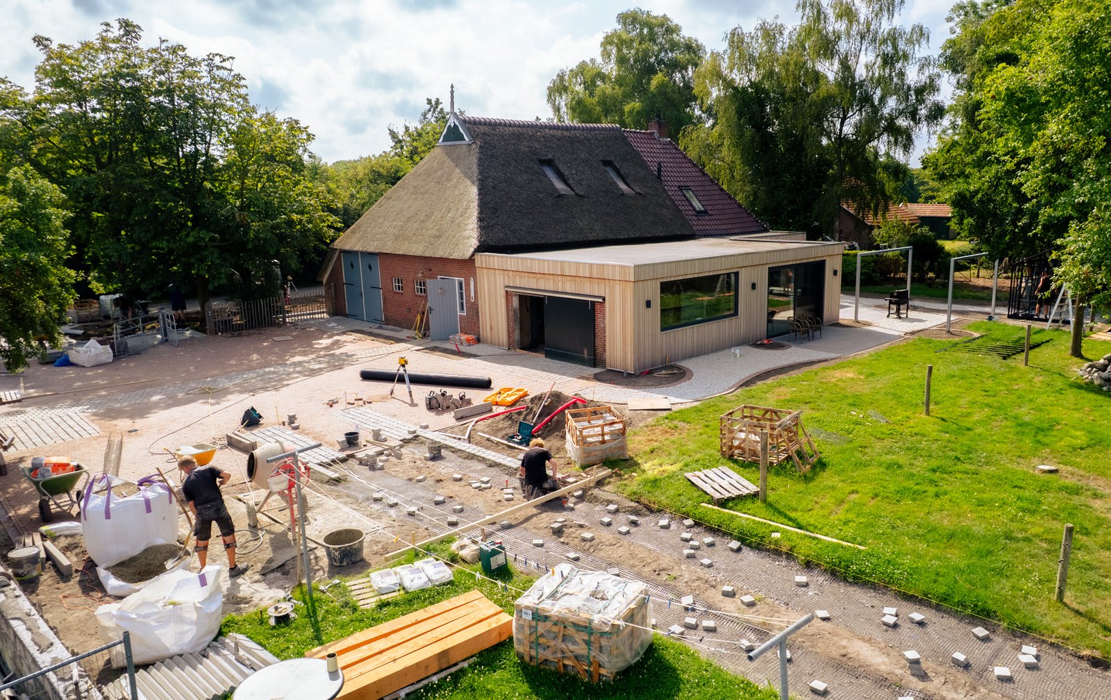 TUSSEN HUIS EN LANDSCHAP