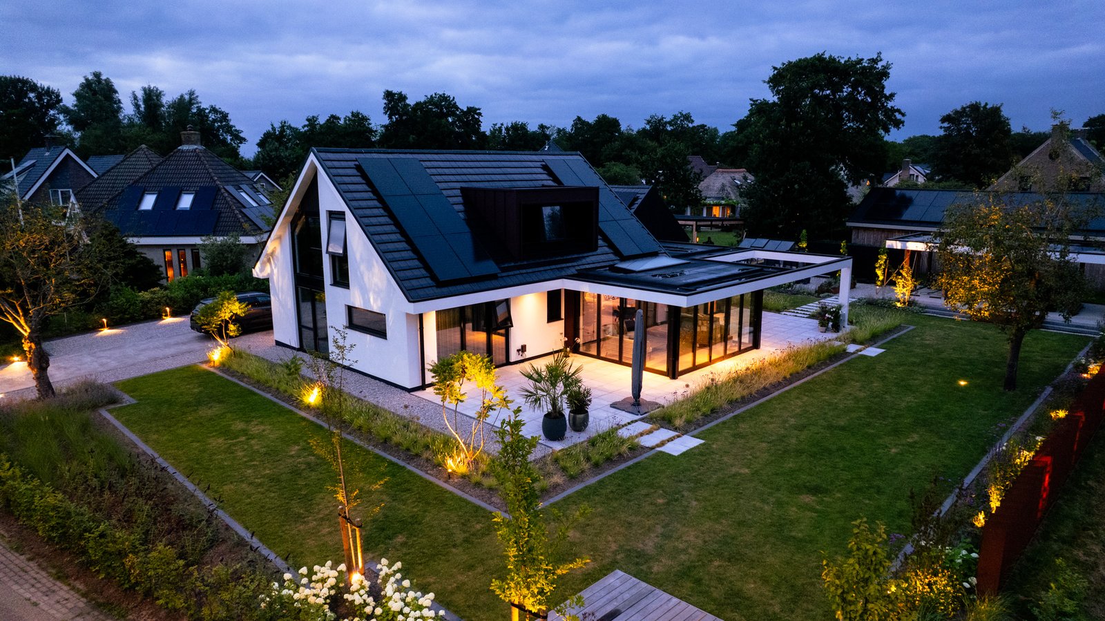 MODERNE TUIN MET NATUURLIJKE BALANS